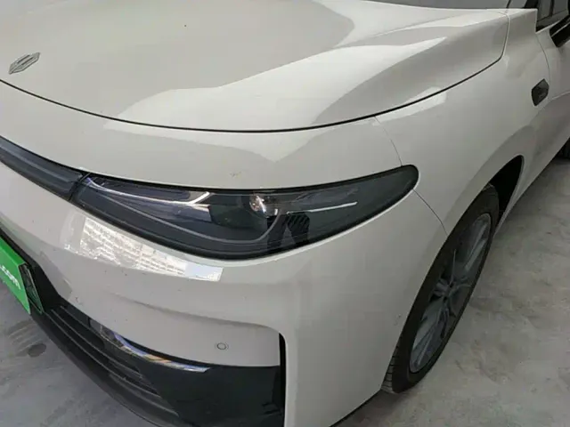 Leapmotor C10 — Фото автомобиля 23