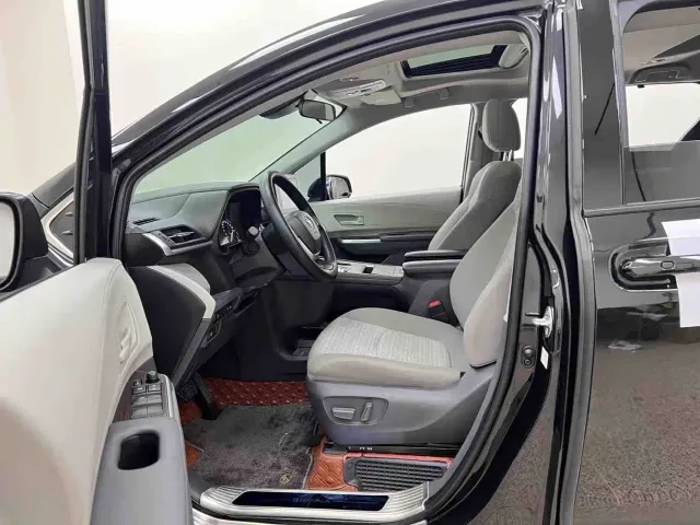 Toyota Sienna — Фото автомобиля 7