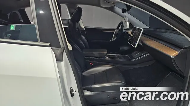 Tesla Model Y — Фото автомобиля 26