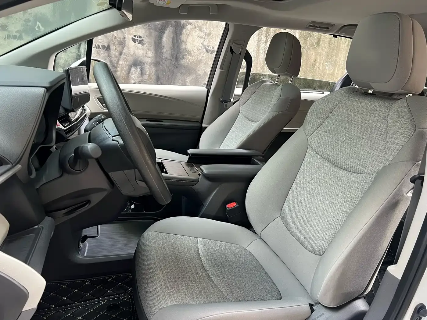 Toyota Toyota Sienna 2023 2.5L Hybrid Comfort Edition — Фото автомобиля 6