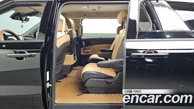 Kia Carnival Generation 4 — Фото автомобиля 11