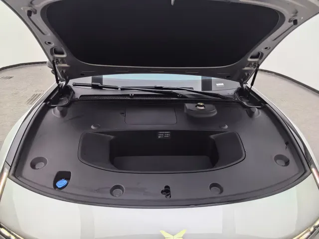 Xpeng P7 — Фото автомобиля 10