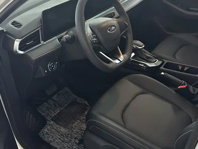 Ford Escort — Фото автомобиля 9