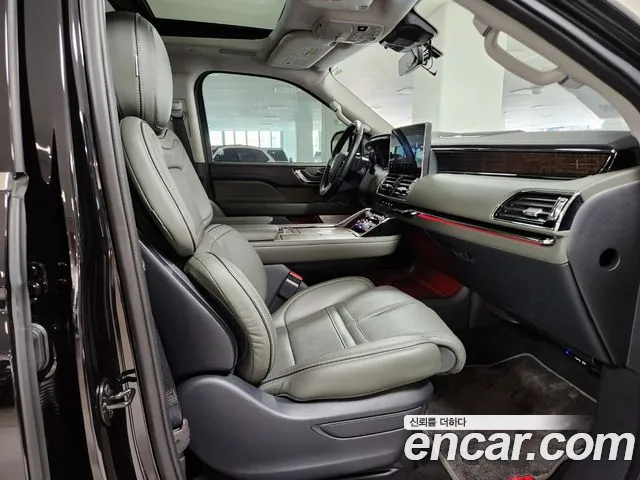 Lincoln Navigator — Фото автомобиля 12