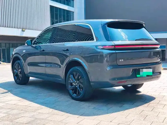 Li Auto Li L8 2023 Pro — Фото автомобиля 9