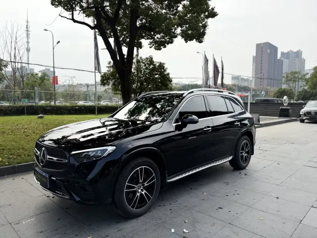 Фотография автомобиля — Mercedes-Benz GLC-Class