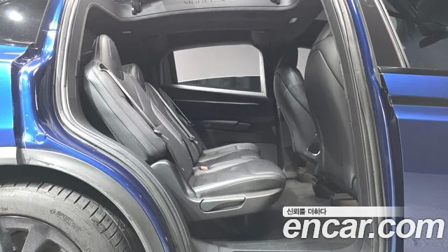 Tesla Model X — Фото автомобиля 10