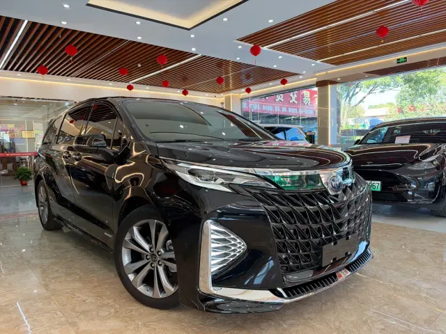 Toyota Sienna — Фото автомобиля 3