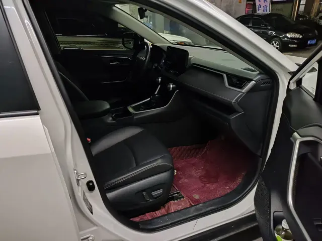 Toyota RAV4 — Фото автомобиля 4
