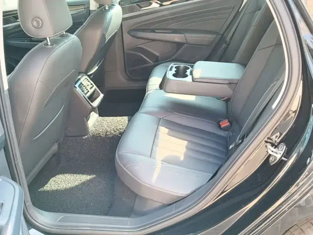 Volkswagen Passat — Фото автомобиля 16