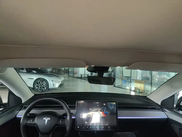 Tesla Model Y — Фото автомобиля 17