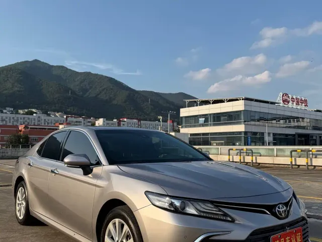 Toyota Camry — Фото автомобиля 2