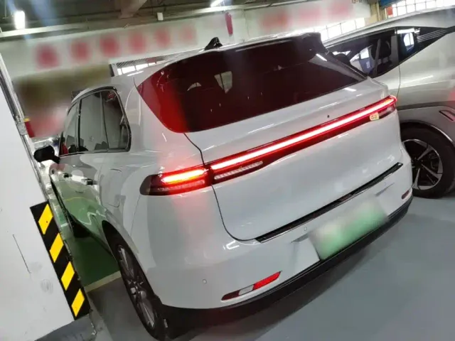 Leapmotor C10 — Фото автомобиля 4