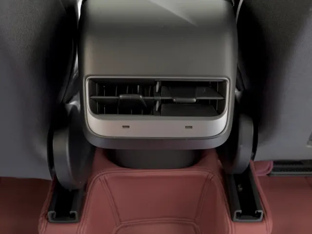 Tesla Model Y — Фото автомобиля 11