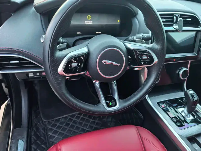 Jaguar XEL — Фото автомобиля 5