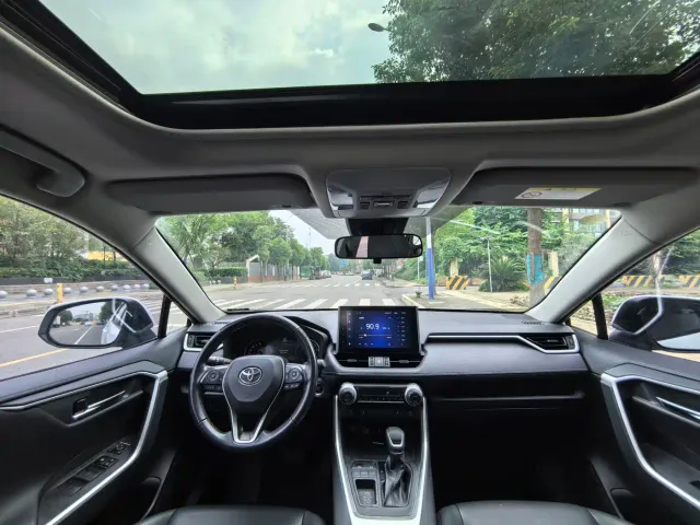 Toyota RAV4 — Фото автомобиля 15