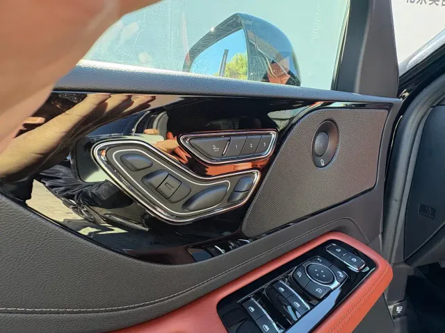 Lincoln Aviator — Фото автомобиля 14