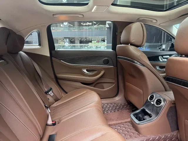 Mercedes-Benz E-Class — Фото автомобиля 7