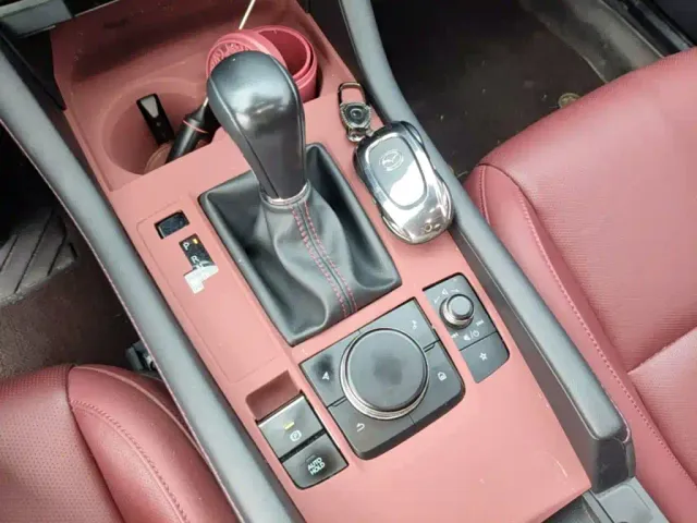 Mazda Axela — Фото автомобиля 13