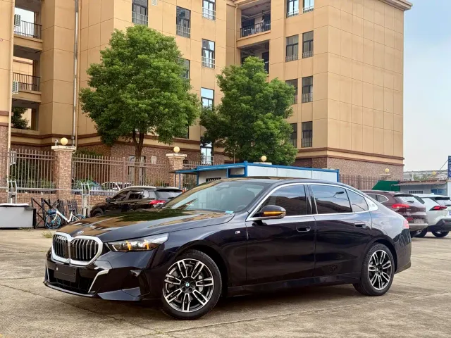 Фотография автомобиля — BMW 5 Series