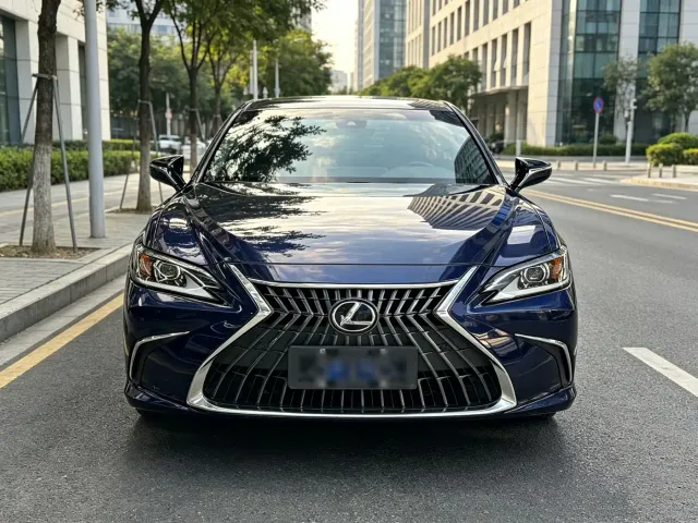 Lexus ES — Фото автомобиля 2