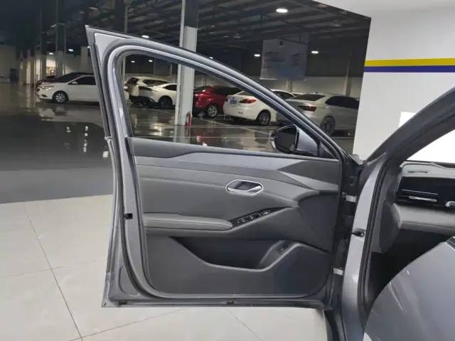BYD Qin L — Фото автомобиля 7