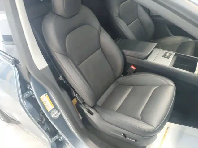 Tesla Model Y — Фото автомобиля 22