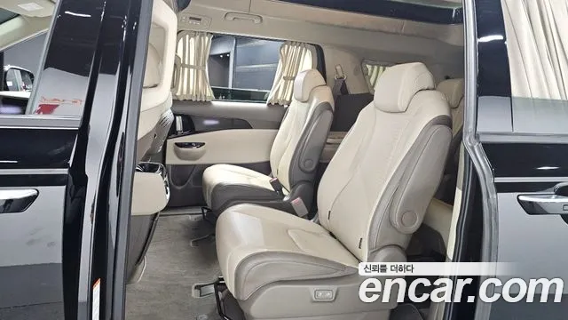 Kia Canival Carnival 4 поколение Бензин 9 мест Hi-Limousine — Фото автомобиля 12
