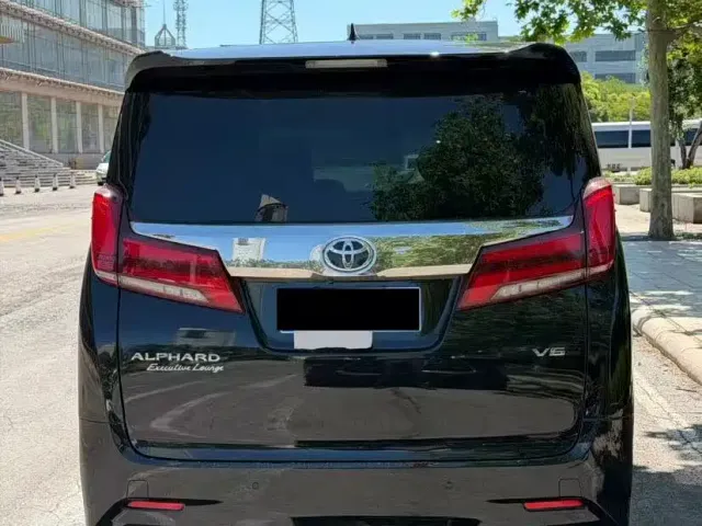 Toyota Alphard — Фото автомобиля 6