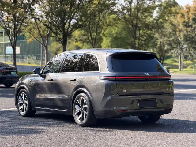 Li Auto L8 — Фото автомобиля 7