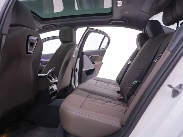 BMW 5 Series — Фото автомобиля 25