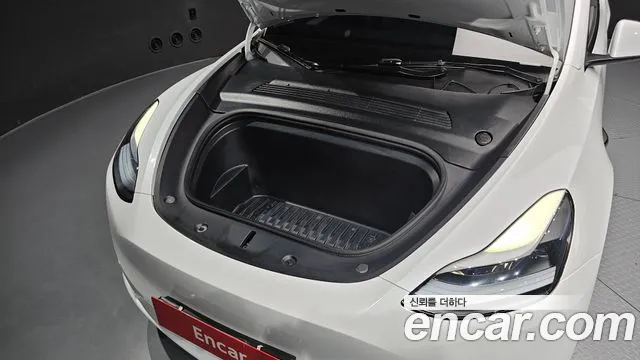 Tesla Model Y — Фото автомобиля 9