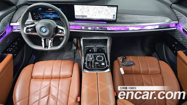 BMW i7 G70 — Фото автомобиля 10