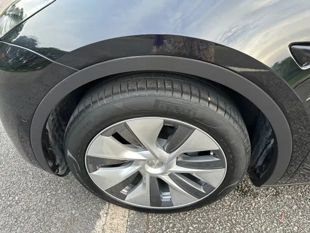 Tesla Model Y — Фото автомобиля 21