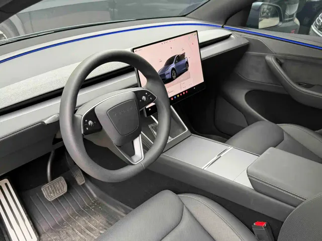 Tesla Model Y L — Фото автомобиля 7