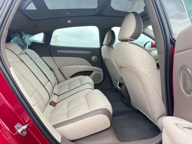 IM Motors L6 — Фото автомобиля 10