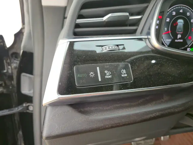 Audi Q8 — Фото автомобиля 8