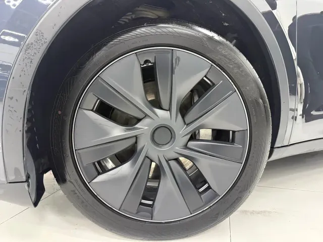 Tesla Model Y — Фото автомобиля 8