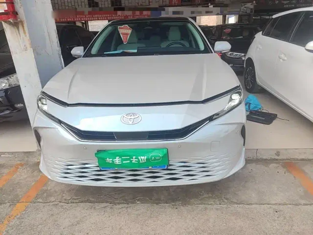 Toyota Camry — Фото автомобиля 2