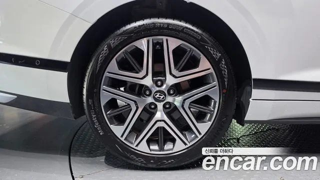 Hyundai Grandeur Grandeur (GN7) 2.5 Бензин 2WD — Фото автомобиля 20