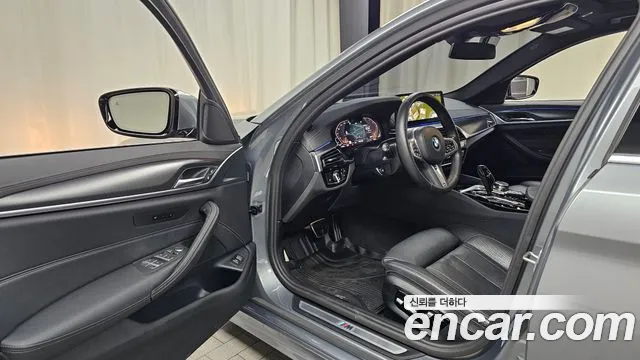 BMW 5 Series G30 — Фото автомобиля 15