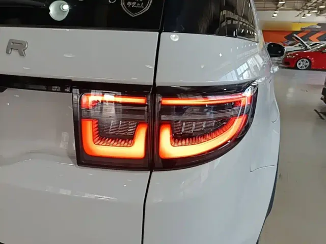 Land Rover Discovery Sport — Фото автомобиля 7