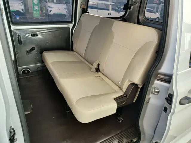 Wuling Hongguang V — Фото автомобиля 16