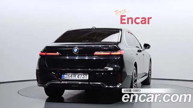 BMW 7-Series 7 серия (G70) 740i sDrive M Sport — Фото автомобиля 4