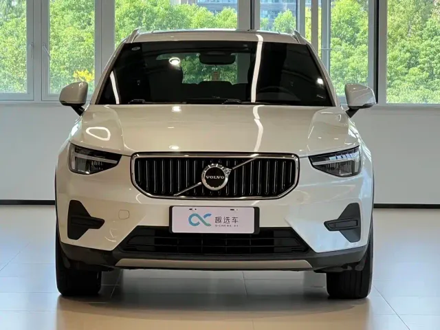 Volvo XC40 — Фото автомобиля 2