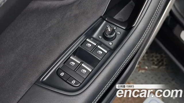 Audi Q8 55 TFSI quattro Premium — Фото автомобиля 26