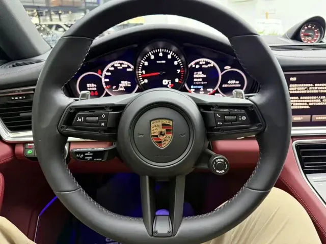 Porsche Panamera — Фото автомобиля 12