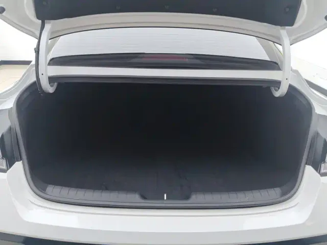 Hyundai Elantra — Фото автомобиля 4