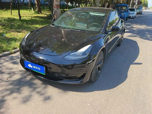 Фотография автомобиля — Tesla Model 3