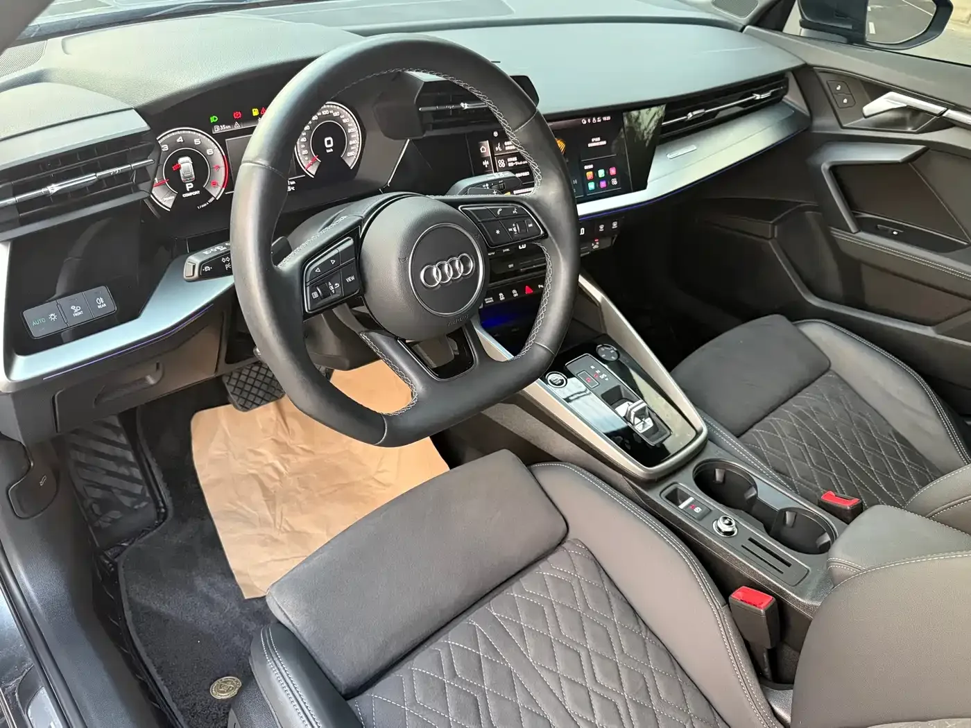 Audi Audi A3 2024 Model Sportback 35 TFSI Luxury Sport — Фото автомобиля 4